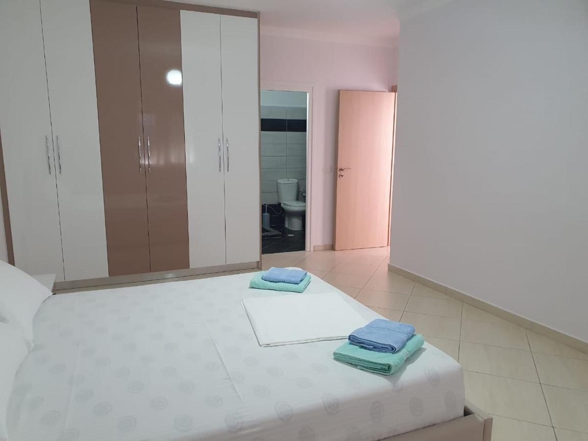 Xhulio Appartement Saranda