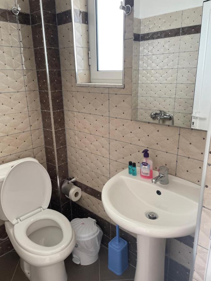 Xhulio Appartement *