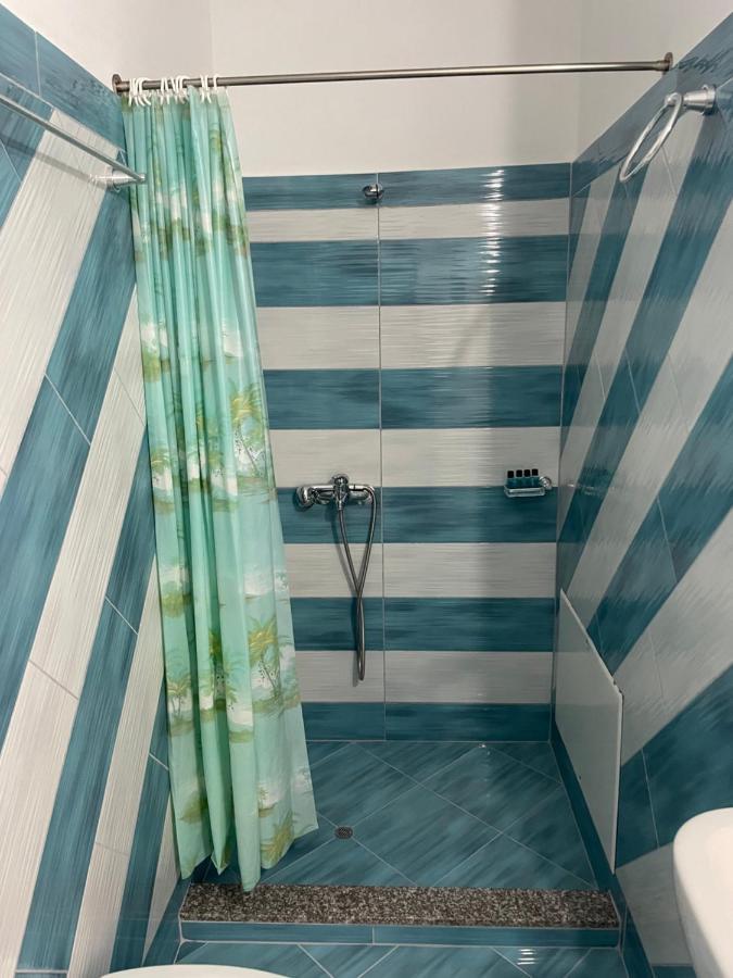 Xhulio Appartement *