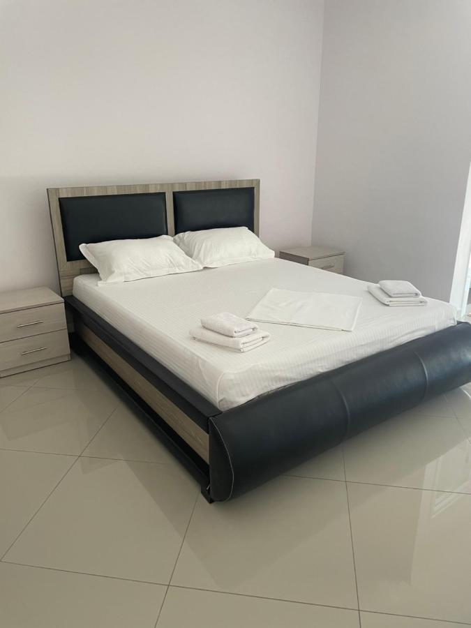 Xhulio Appartement Saranda