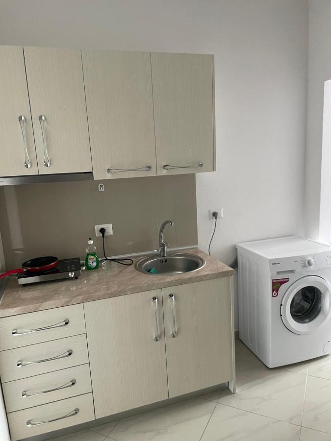 Xhulio Appartement *