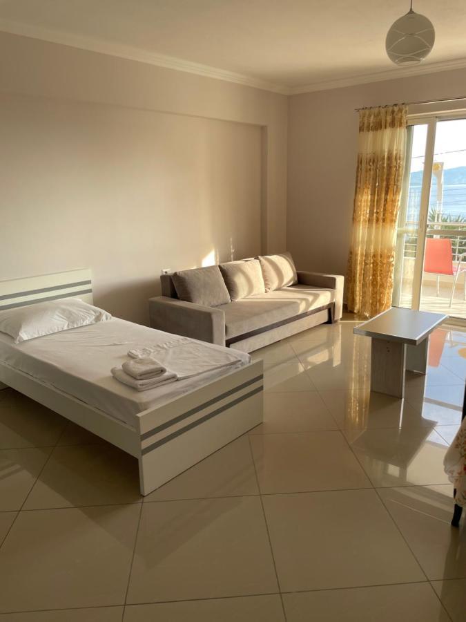 Xhulio Appartement Saranda