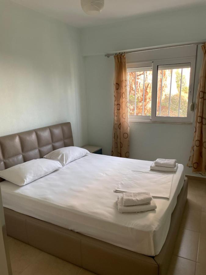 Xhulio Appartement *