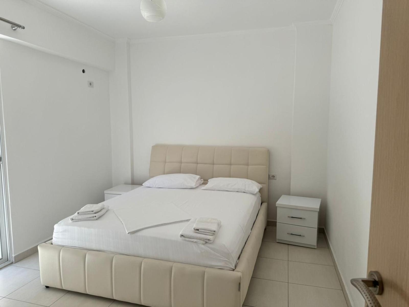 Xhulio Appartement *