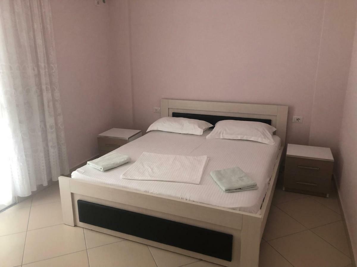 Xhulio * Saranda